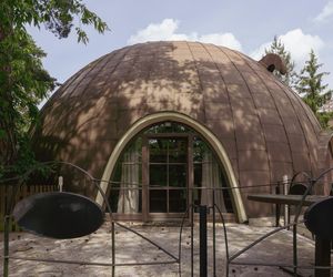 Dom Igloo w Aninie czyli część hotelu Noclegi Ufo