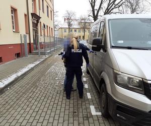 Bełkotał w sądzie i trafił do aresztu, bo ilość wypitego alkoholu znieważyła sąd