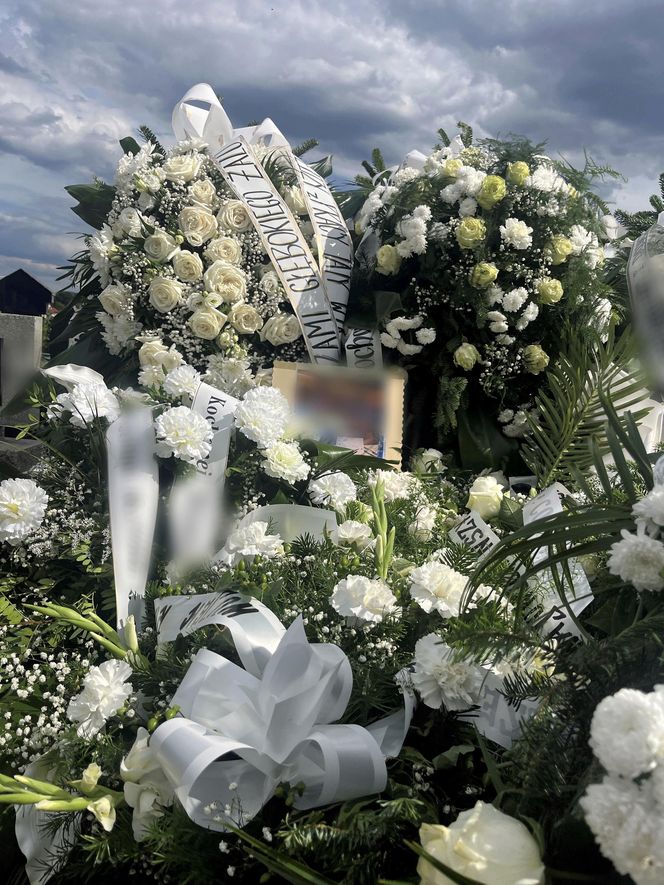 Tuszów Narodowy. Grób Dominiki i Grzesia, którzy zginęli w tragicznym wypadku