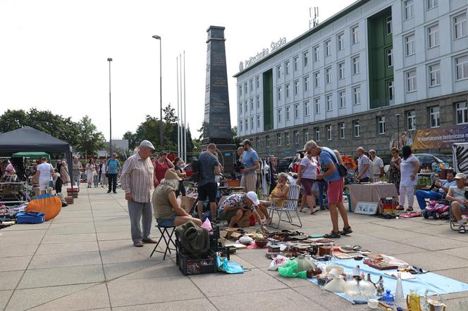 Wyprzedaż garażowa na placu Krakowskim w Gliwicach 