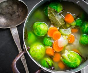 Najlepsza zupa z brukselki z żółtym serem. Ugotuj ją i inaczej spojrzysz na brukselkę