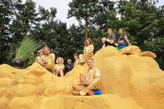 Złota wyspa Pawła Althamera: nowa atrakcja Warszawy