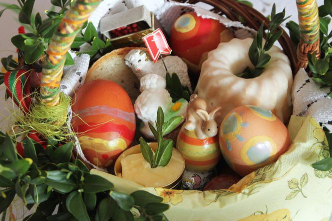 Wielkanoc 2020: Błogosławieństwo pokarmów w domu. Jak poświęcić pokarmy? [TEKST MODLITWY]