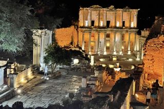 Najlepsze atrakcje „turystyki nocnej” w Turcji  – od zwiedzania muzeów po nurkowanie