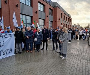 Pracownicy Zakładu Linii Kolejowych pikietowali w Siedlcach! Poparli ich siedleccy radni