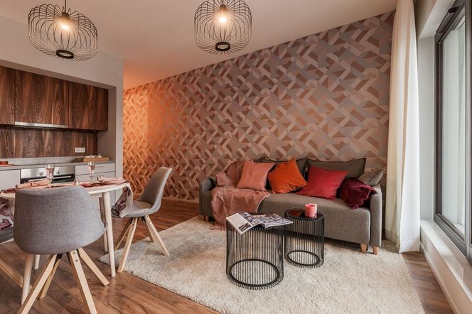 Projekt wnętrza z kolorem roku 2019. Living Coral w aranżacji