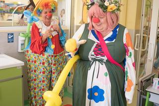 Fundacja Dr Clown prowadzi terapię śmiechem