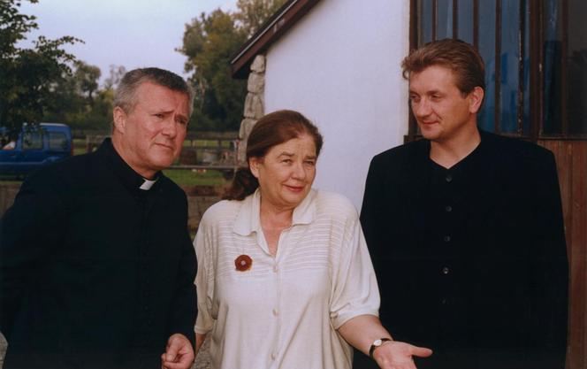 Plebania. Antoni (Włodzimierz Matuszak), Józefina (Katarzyna Łaniewska), Janusz Tracz (Dariusz Kowalski)