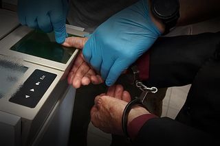 74-latek usłyszał zarzut napaści na ratowników medycznych 