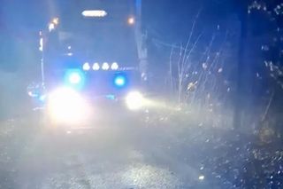 Pożar samochodu osobowego i mężczyzna z raną kłutą szyi pod Otmochowem