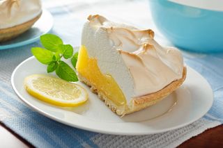 Cytrynowa chmurka. Obłędna tarta z orzeźwiającym kremem i bezą