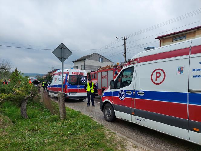 Świętokrzyskie: Sześcioletni chłopiec zginął w wypadku. Rannych pięć osób, w tym czworo dzieci