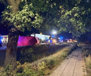 Błonie. Wjechali hulajnogą elektryczną prosto pod tira. Nie mieli szans, zaginęli na miejscu