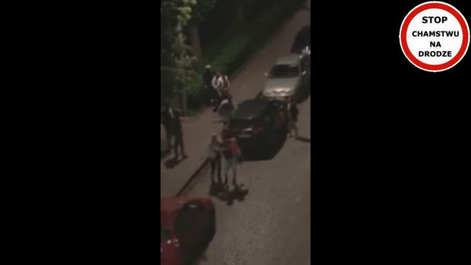 Wielka AWANTURA! Szarpanina, próba rozjechania ludzi i ucieczka