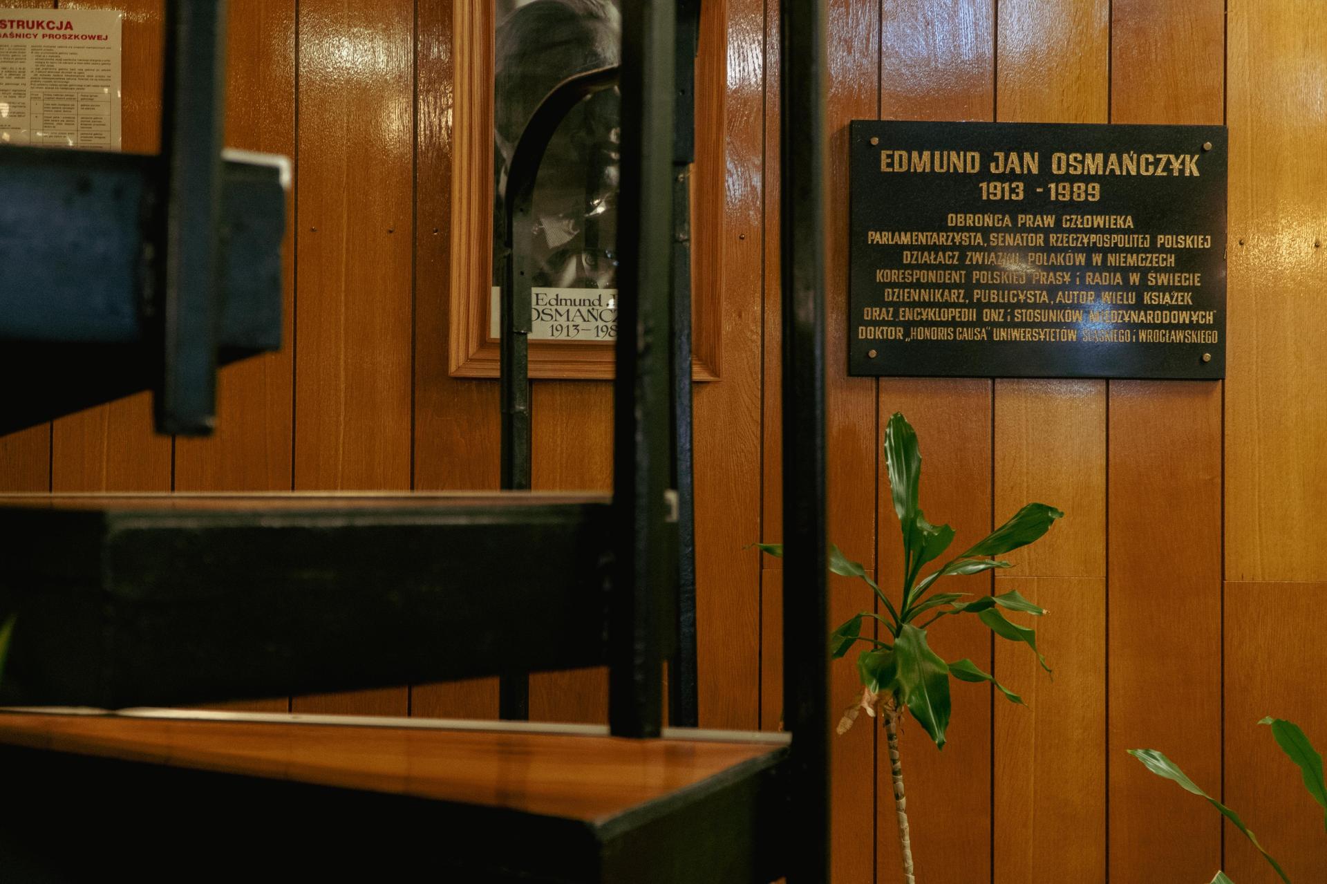 Biblioteka Uniwersytetu Opolskiego - zdjęcia. Zobacz zachowane wnętrza z lat 70.