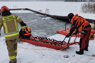 Strażacy z Drawska Pomorskiego ćwiczyli na lodzie 