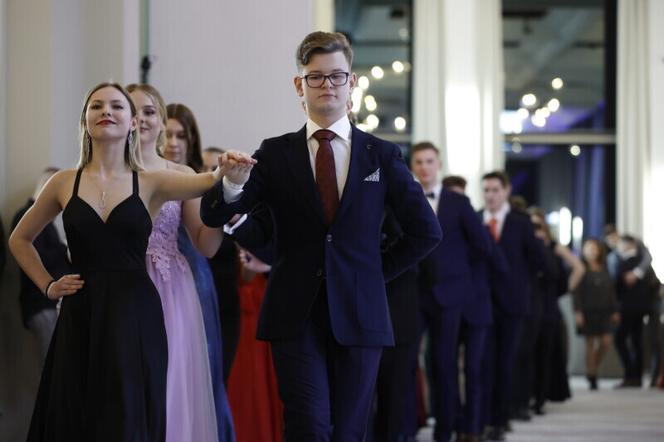 Studniówka na 34. piętrze. Bal maturalny IV LO w Gdańsku [ZDJĘCIA]