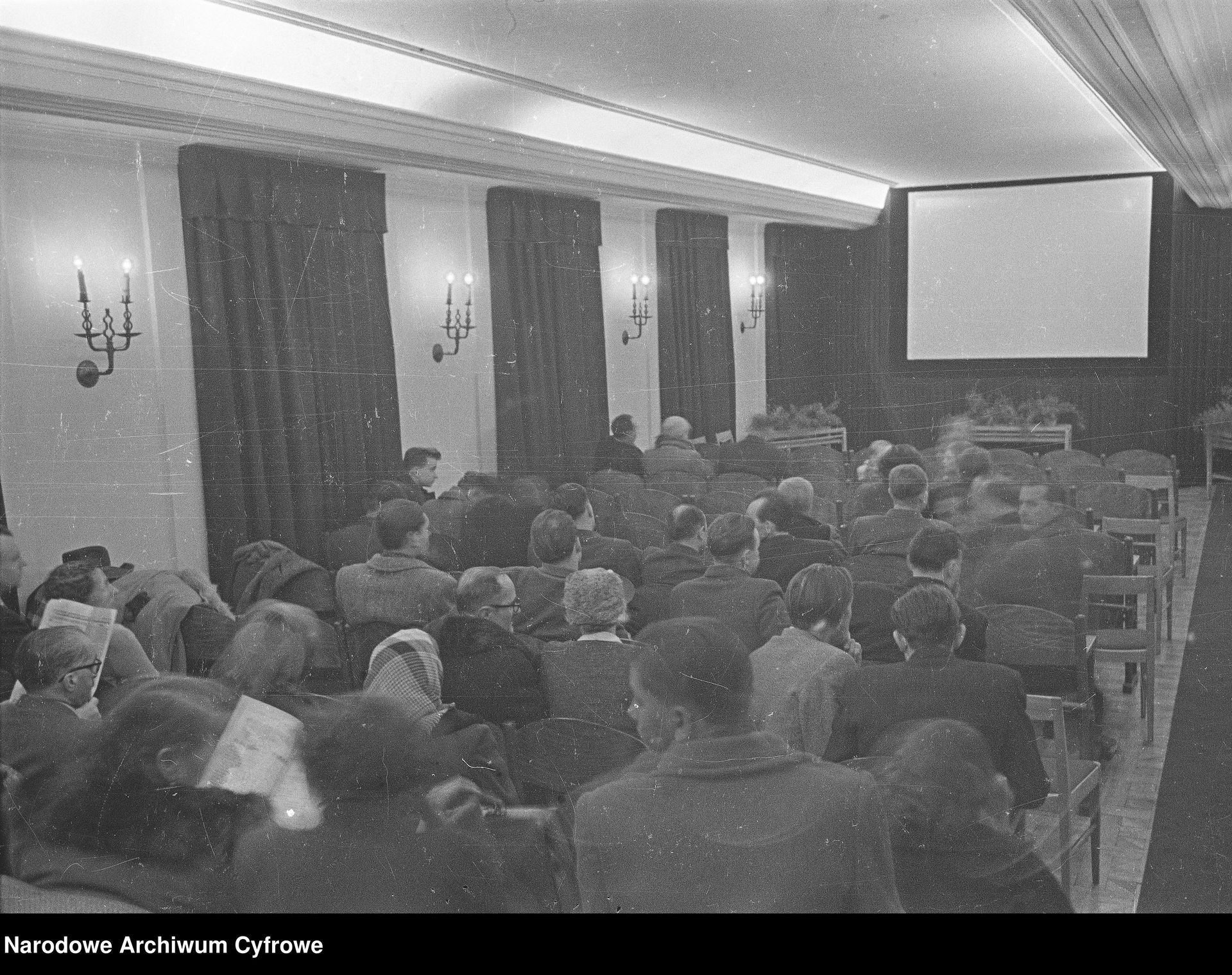 Hotel Warszawa w Prudentialu w latach 50.