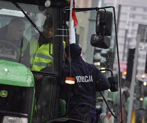 Protest rolników 2024. Ciągniki rolników blokują wjazdy do Poznania