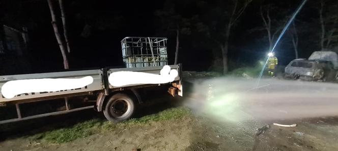 Pożar przyczepy kempingowej i samochodu w powiecie gostyńskim