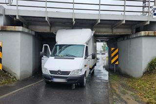 Utknął pod wiaduktem. Policja odkryła poważne oszustwo