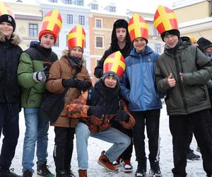 Orszak Świętego Mikołaja 2023 przeszedł przez Lublin. Było śnieżnie i radośnie! Zobacz zdjęcia 