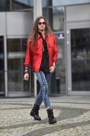 Michał Szpak w damskich butach