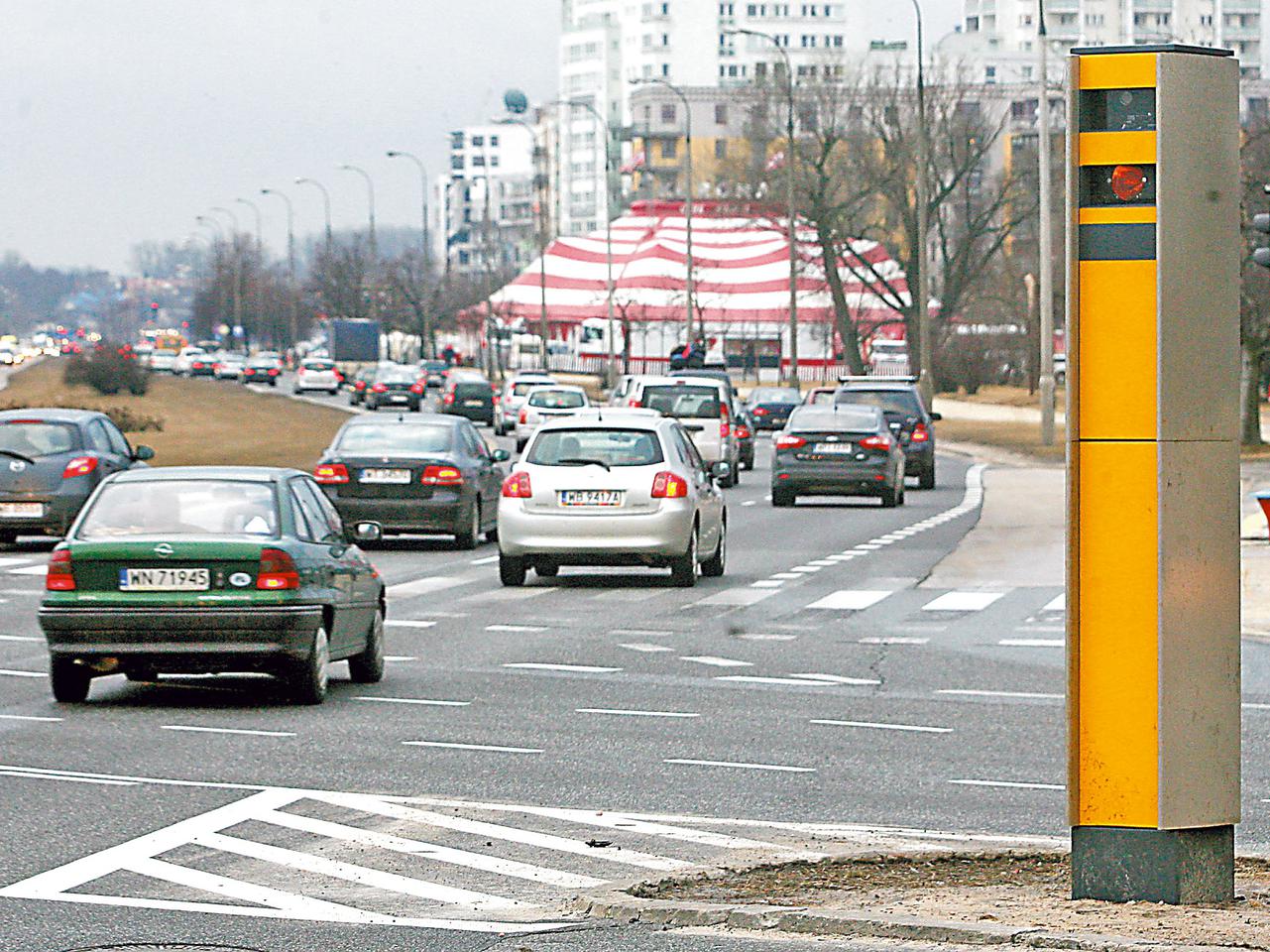 Strażnicy wychwalają fotoradary