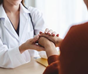 Naczyniak jamisty może nie dawać żadnych objawów. Jakie tkanki atakuje? 