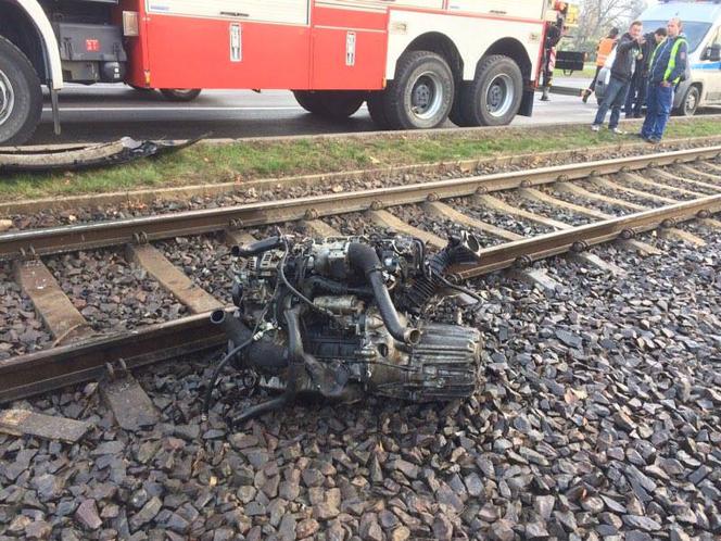 Tramwaj zderzył się z samochodem na Hetmańskiej
