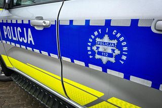 Nie otworzył drzwi, więc wyważyli okno tarasowe. Policja zatrzymała poszukiwanego 52-latka