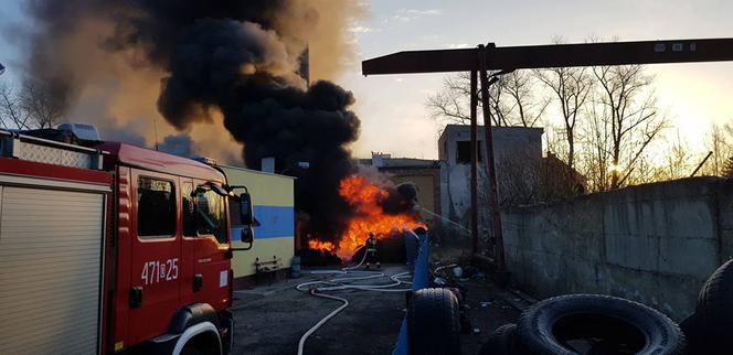 Pożar składowiska opon w Lubaniu