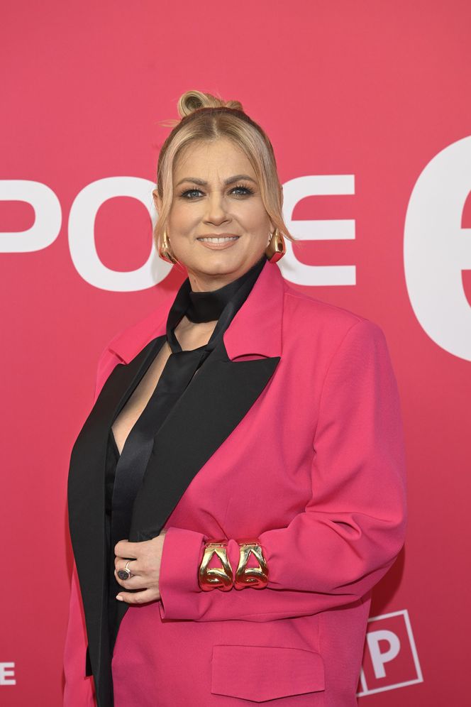 Konferencja prasowa 62. edycji Krajowego Festiwalu Polskiej Piosenki w Opolu. Tłum gwiazd na czerwonym dywanie