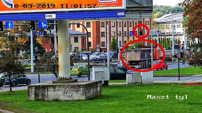 Przez Rondo Fordońskie na czerwonym! Wykroczenie kierowców w oku policyjnej kamery 