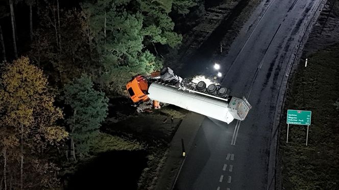 Przewalona cysterna z azotem w Skuszewie.