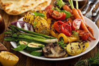 Szparagi pieczone z warzywami - miks warzyw idealny na letni obiad