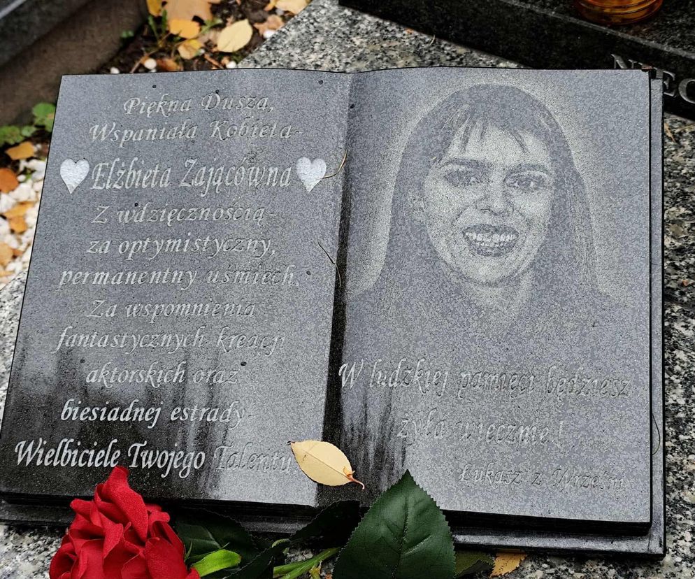 Elżbieta Zającówna odeszła tuż przed świętem Wszystkich Świętych. Tak wygląda grób uwielbianej aktorki