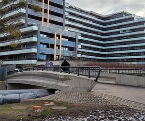 Kładką z Jurowieckiej na Włókienniczą