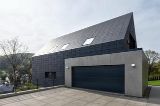 Dom solarny produkujący energię 