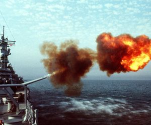Trump rozważa powrót pancerników do US Navy. Czy era wielkich dział wróci na ocean?