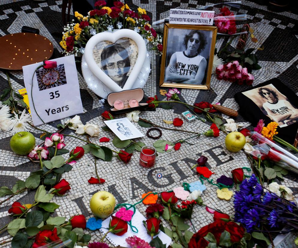 Zabójstwo Johna Lennona - opublikowano transkrypcję z przesluchania Marka Chapmana. Dlaczego muzyk zginął?