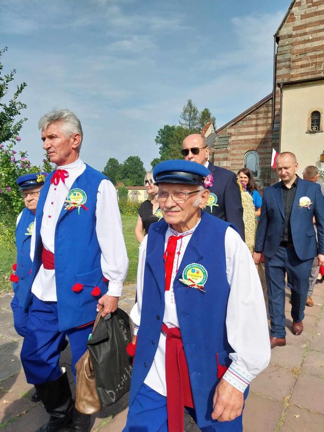 Dożynki 2024 w powiecie starachowickim. W Wąchocku dożynkowe wieńce, korowód i przysmaki