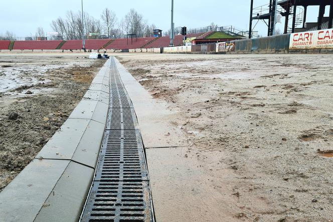 Odwodnienie liniowe na stadionie żużlowym