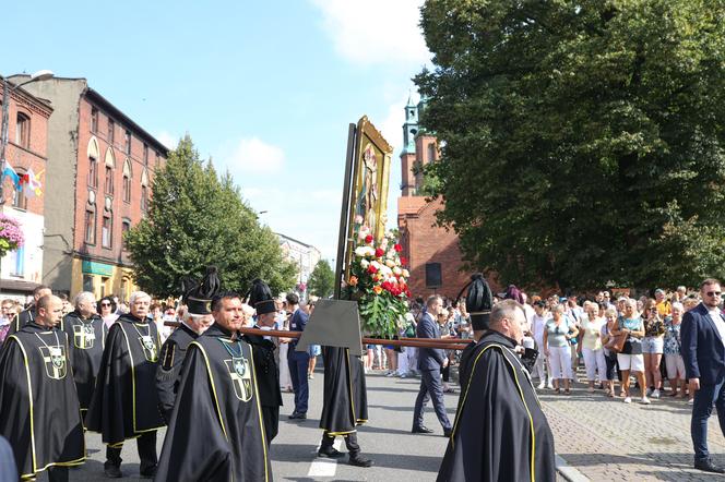 Tysiące kobiet i dziewcząt na pielgrzymce do Piekar Śląskich. "Jestem w Kościele, więc idę"