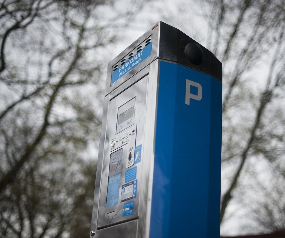 Opłaty za parking przy dworcu PKP w Pile  dopiero w 2026 roku