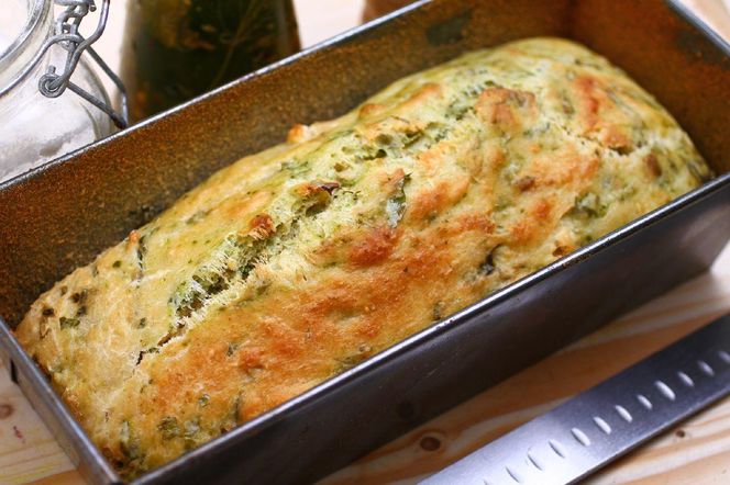 chleb z fetą i parmezanem