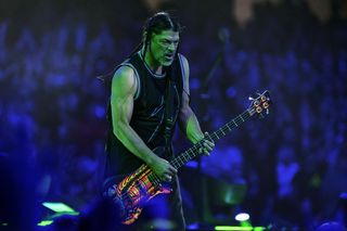 Historia muzycznej współpracy Roberta Trujillo i Ozzy'ego Osbourne'a. Basista o jej szalonych kulisach