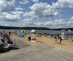 Wakacyjny patrol Eska Summer City na olsztyńskiej Plaży Miejskiej