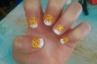 manicure na wielkanoc