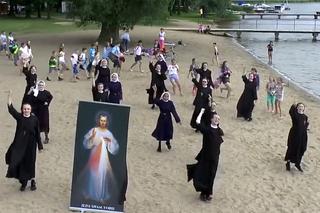Światowe Dni Młodzieży: zakonnice tańczą na plaży! HIT